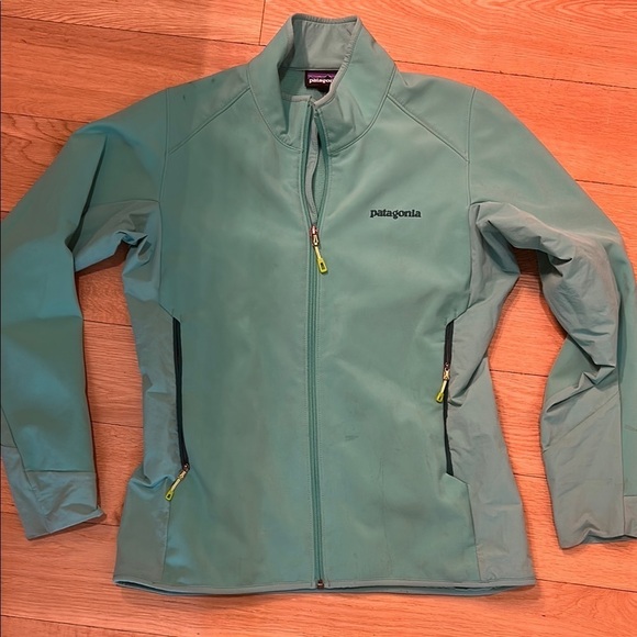 Patagonia Jackets & Blazers - Patagonia Green Softshell Jacket with Water-Resistant Fabric